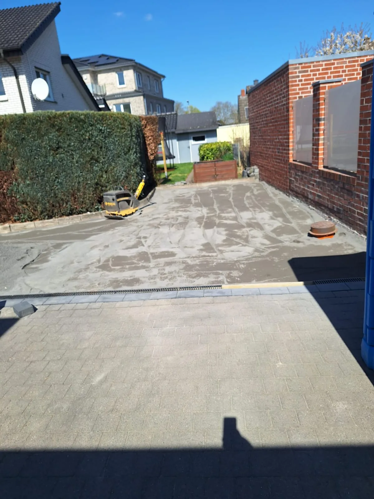 Einfamilienhaus mit neuer Hofpflasterung